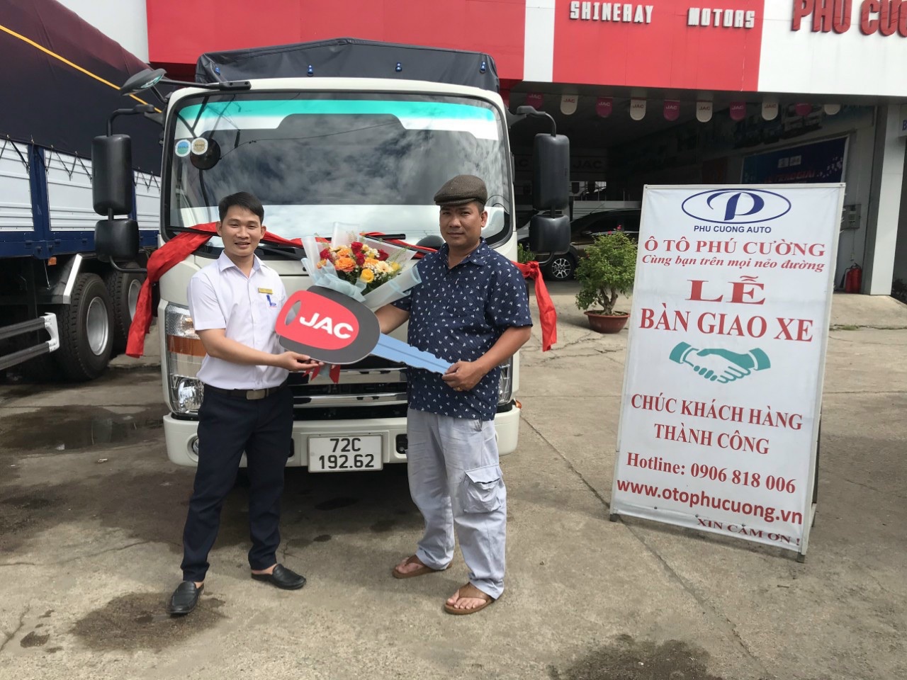 Gia đình anh Tân chị Ngọc ở Vũng Tàu mua xe Jac