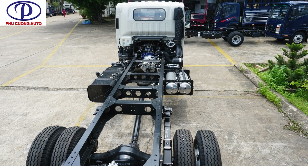 chassis của xe tải JAC N680  được sản xuất bằng máy dập nguội 6000 tấn