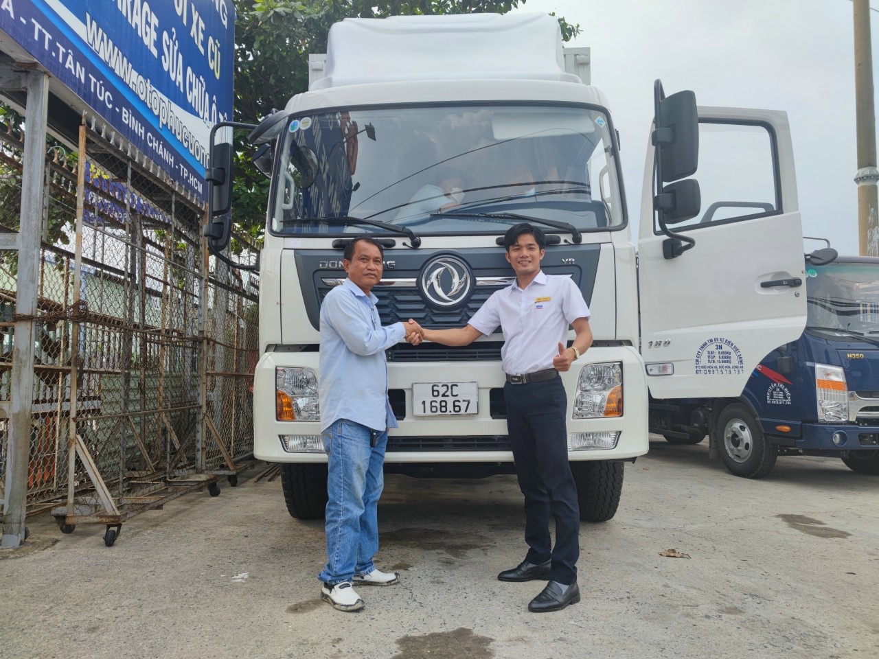 Giao xe DongFeng B180 cho khách tại Long An