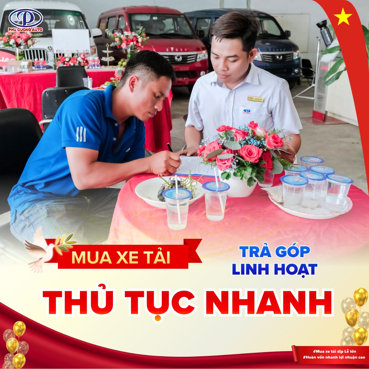 Ô tô Phú Cường hỗ trợ khách hàng làm thủ tục nhận xe Jac 16 chỗ