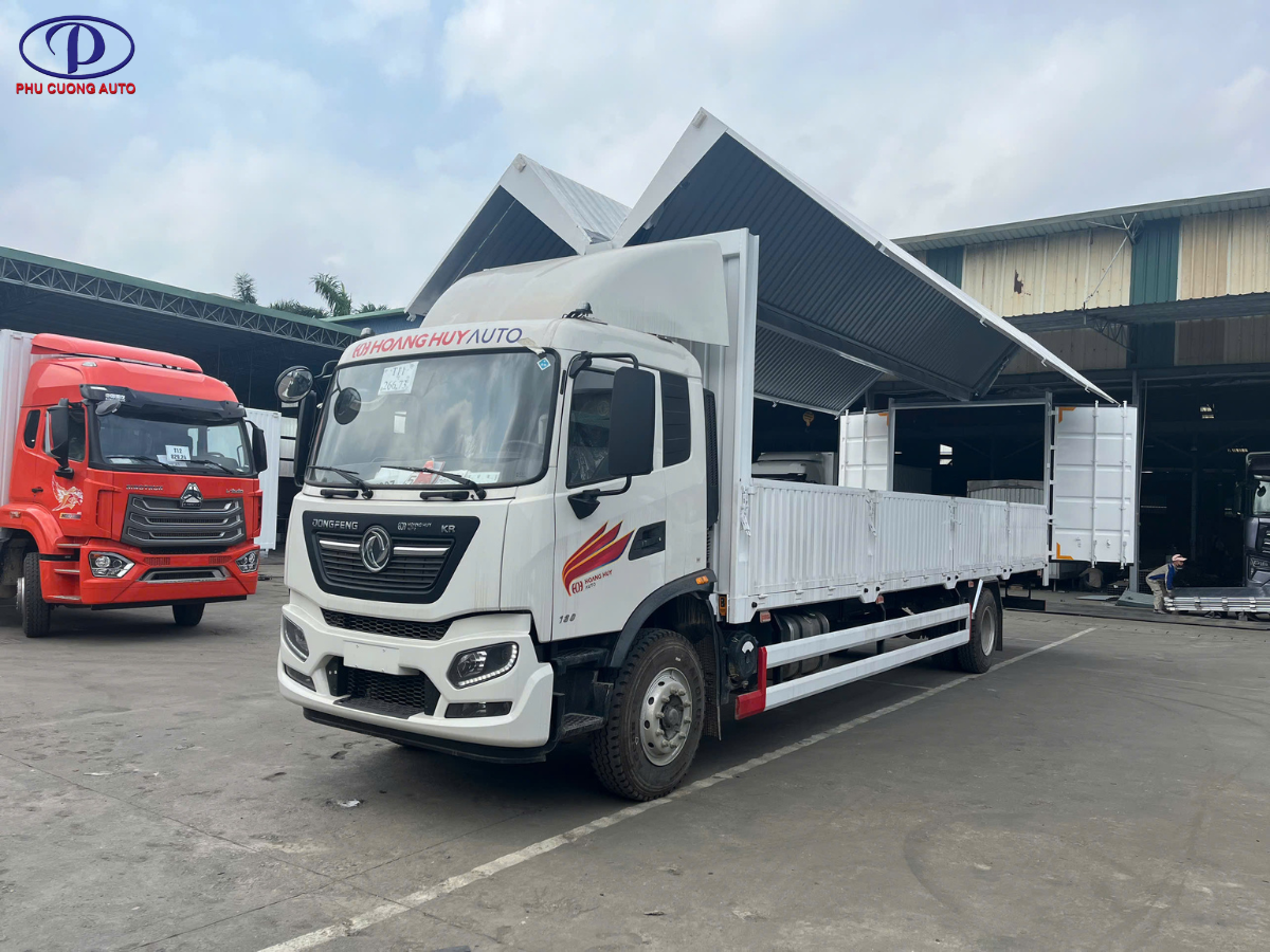 ngoai-that-xe-tai-dongfeng-kr180-canh-doi Ngoại thất xe tải Dongfeng KR180 thùng kín cánh dơi nhập khẩu màu trắng đặc trưng