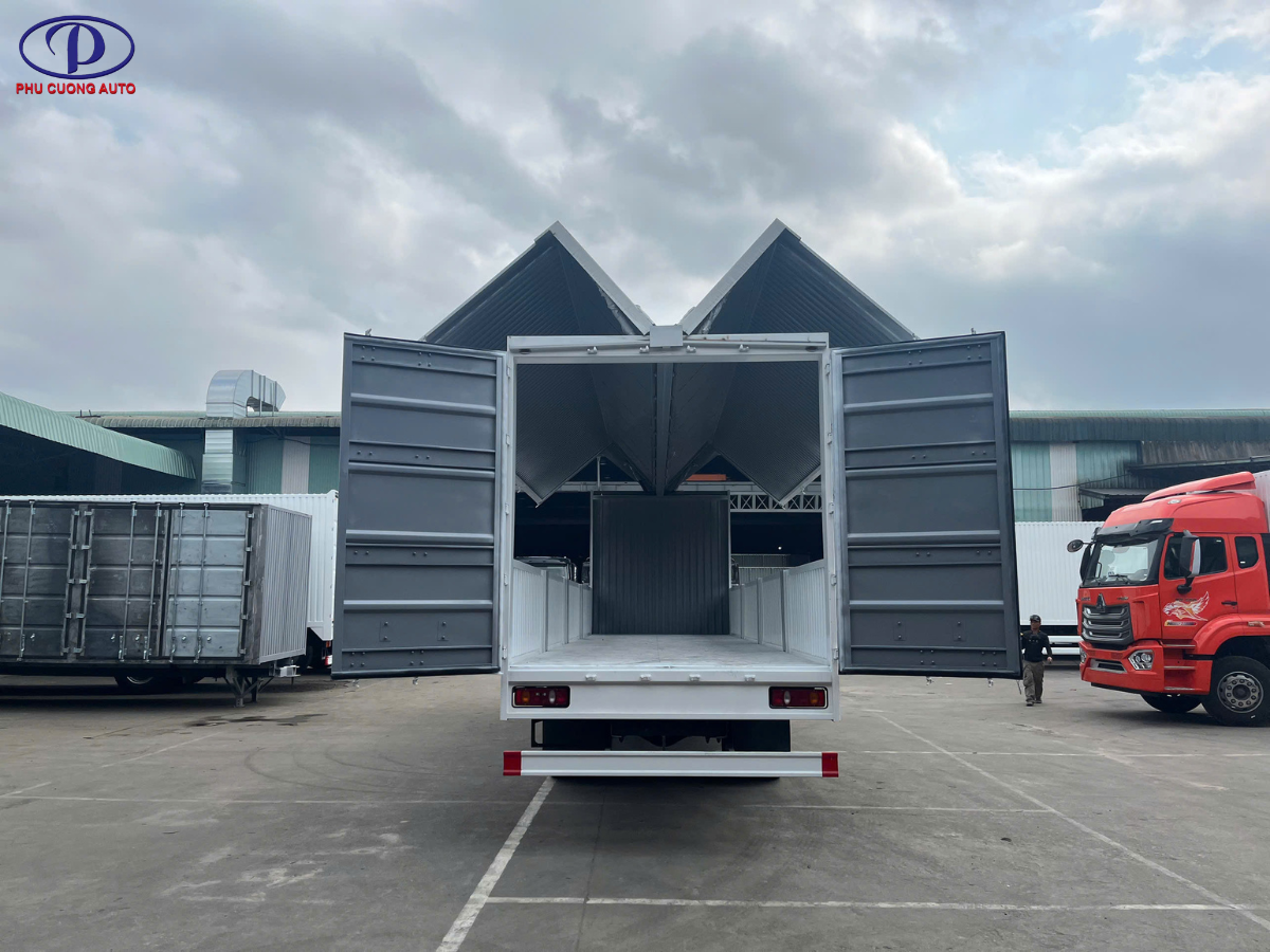 thùng xe dongfeng kr180 thùng kín cánh dơi