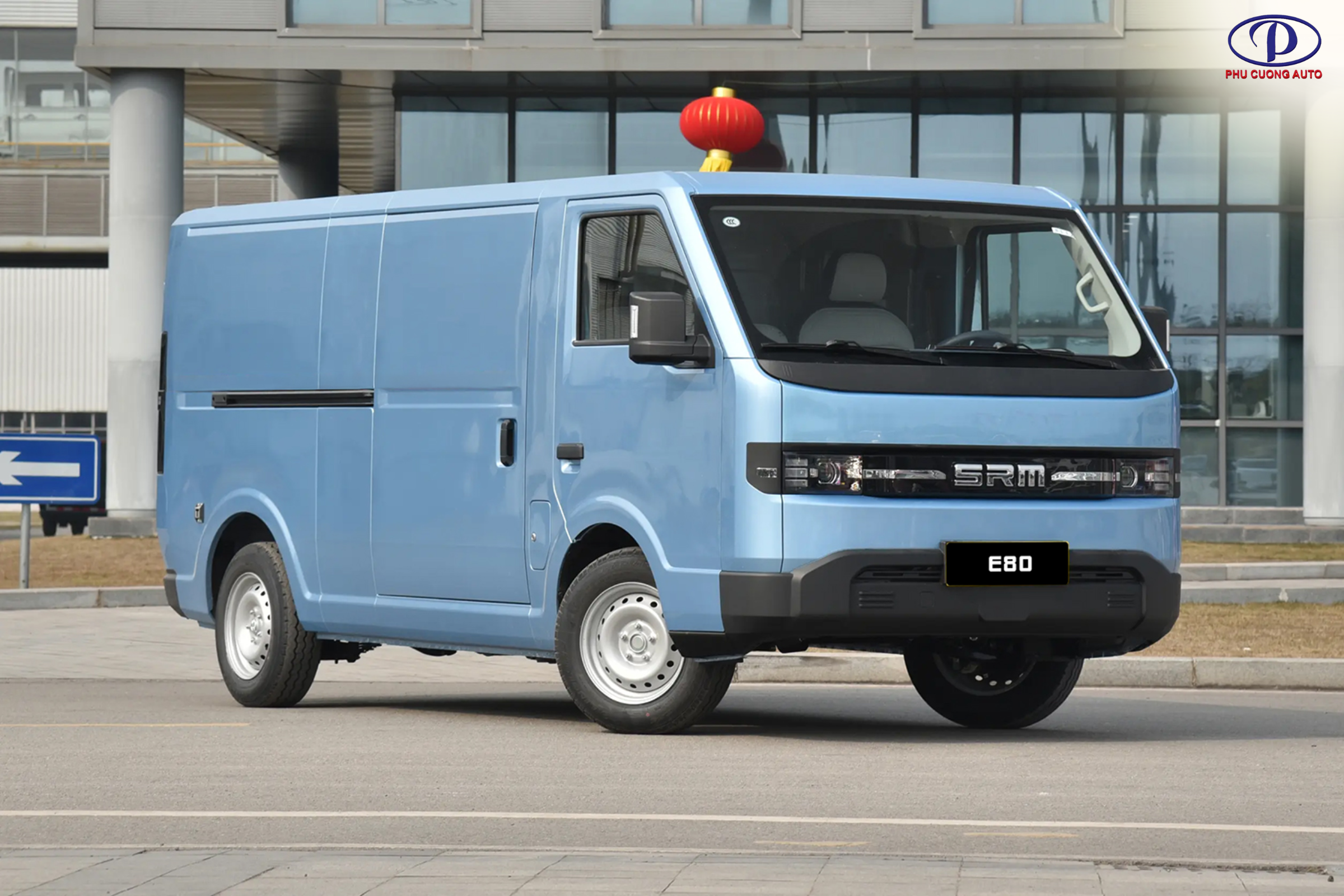 ngoại thất xe van điện srm e80